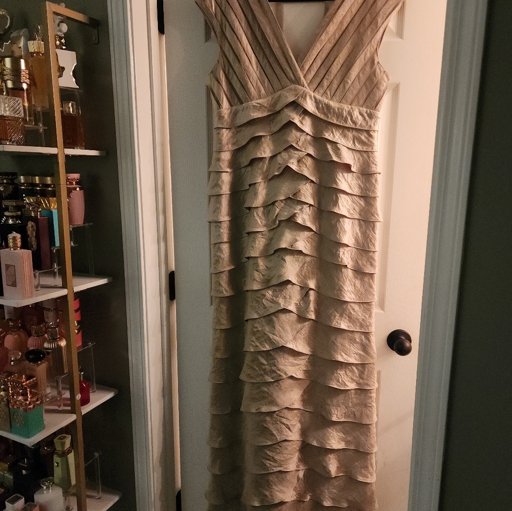 Adrianna Papell, Gold, Size 16 - Picture 4 of 4